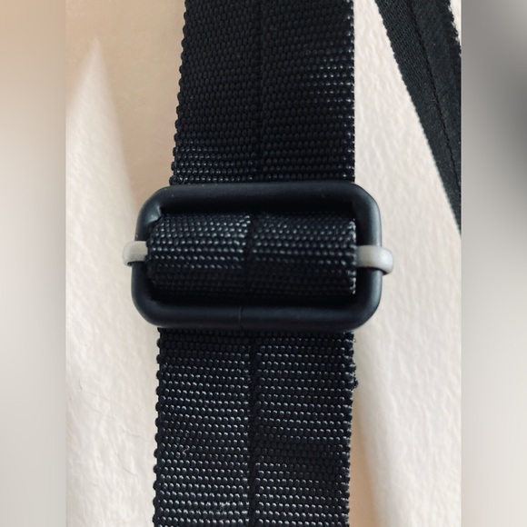 HEDGREN - UNISEX CROSSBODY BAG - Black - Brand New Condition! Water-Repellent! - Picture 9 of 9